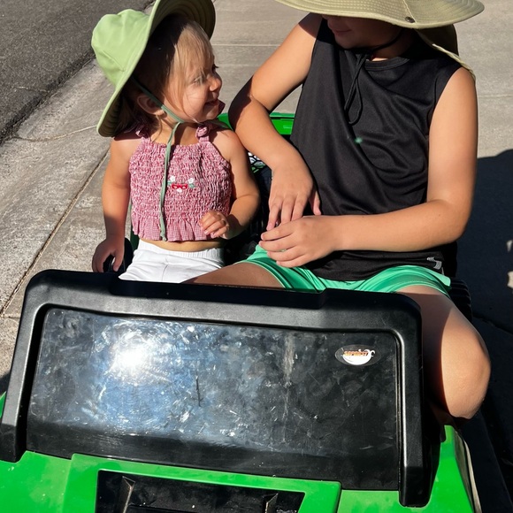 Meet your Posher, Sunny!☀️ - Picture 6 of 12